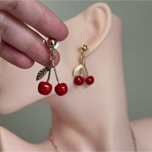 ⚜️🍒 Elegant Gold and Red Cherry Drop Earrings - Picture 5 of 7